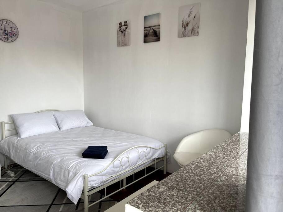 Studio Facultatea De Drept Bukares Bagian luar foto